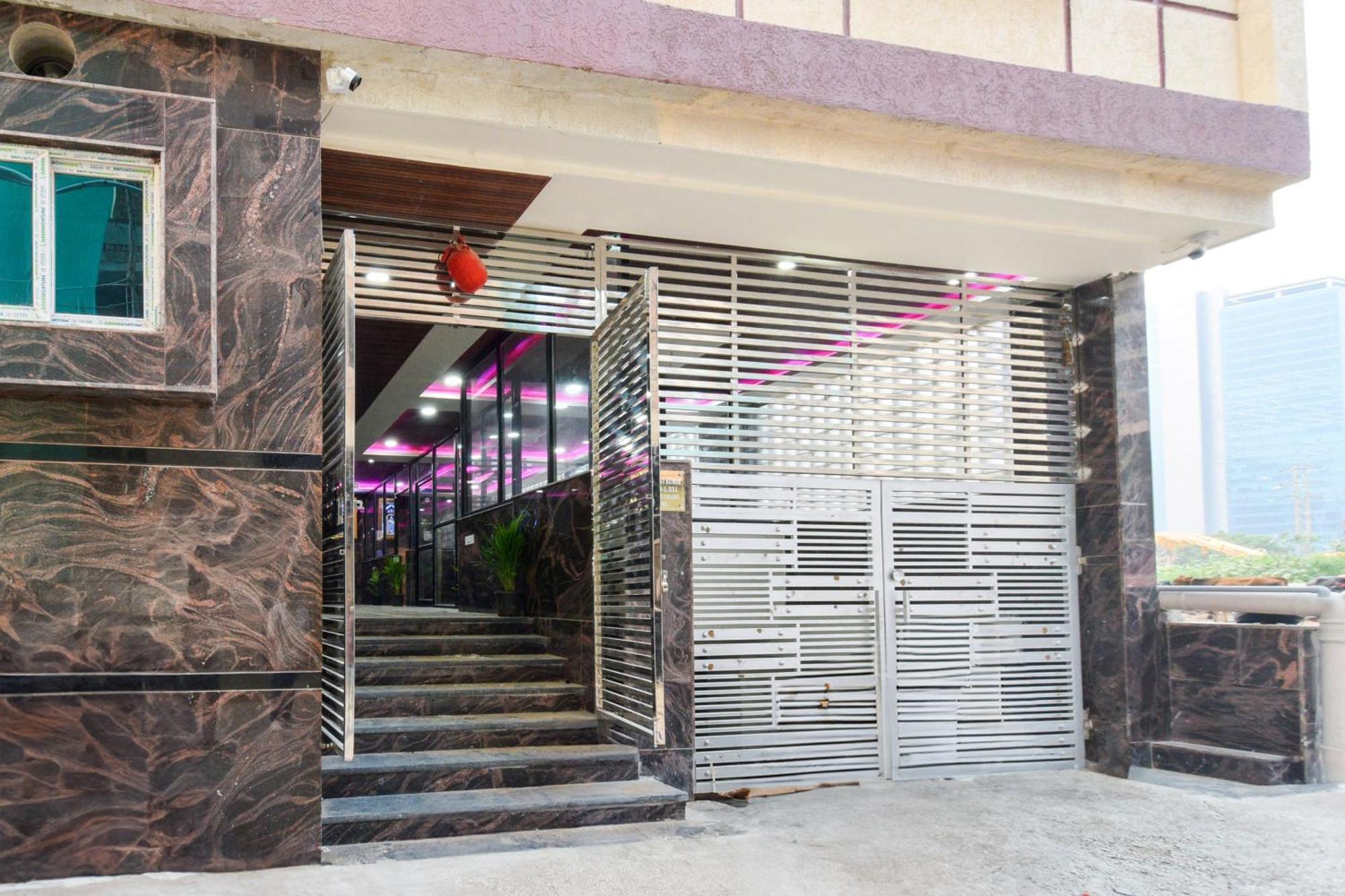 Super Townhouse Kokapet Formerly Aarian Tej Nilayam Gundipet Buitenkant foto