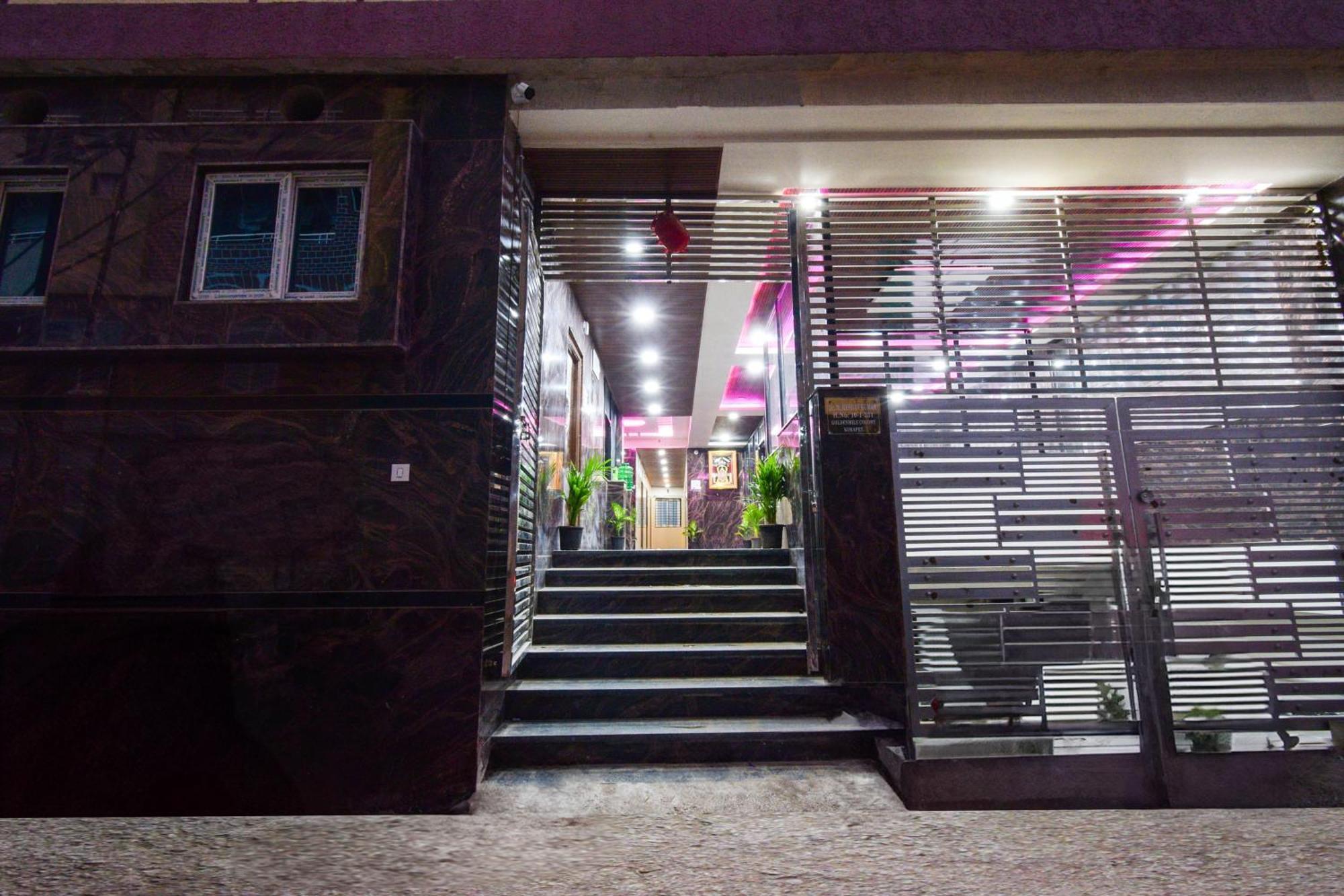 Super Townhouse Kokapet Formerly Aarian Tej Nilayam Gundipet Buitenkant foto