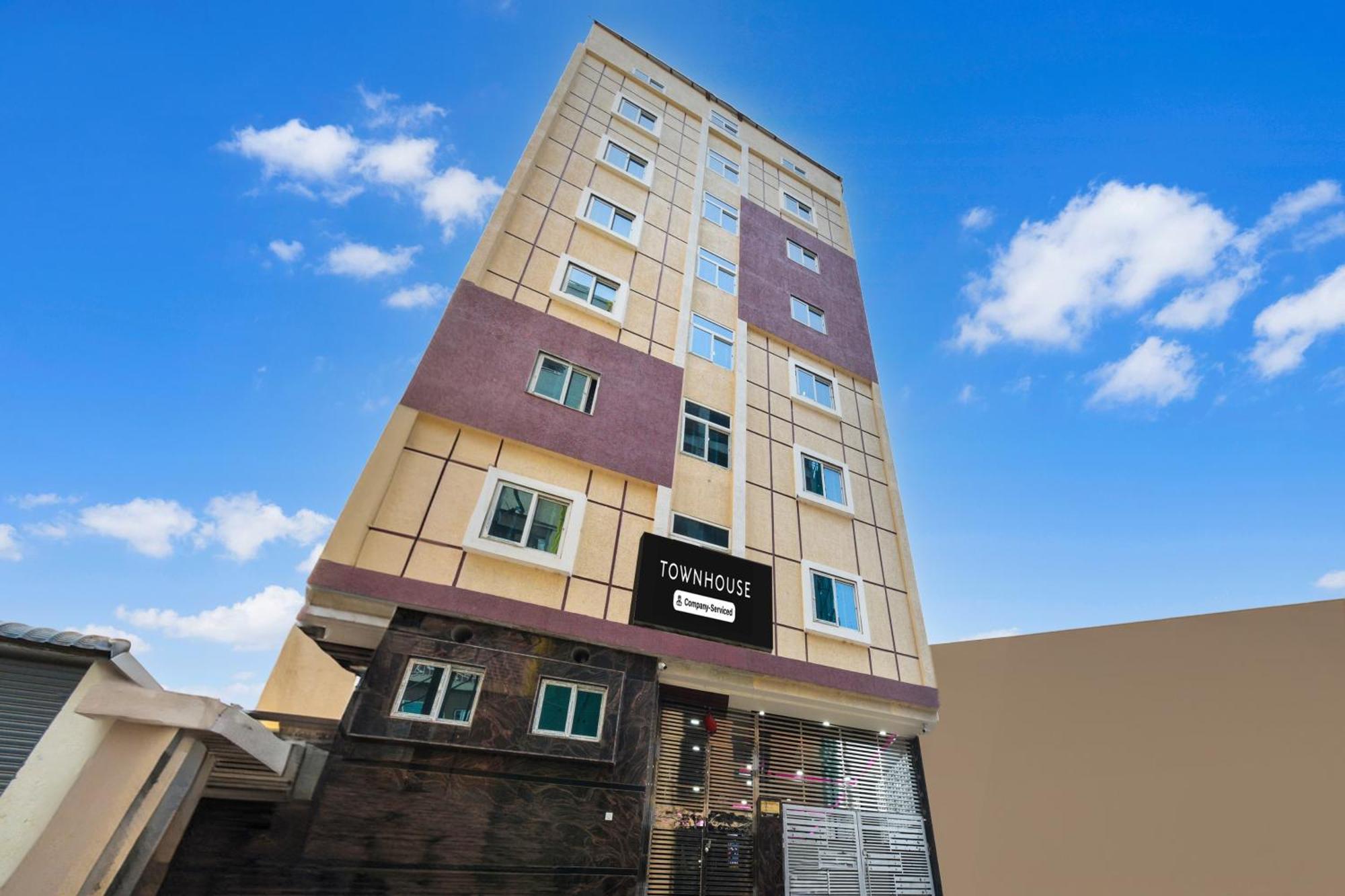 Super Townhouse Kokapet Formerly Aarian Tej Nilayam Gundipet Buitenkant foto