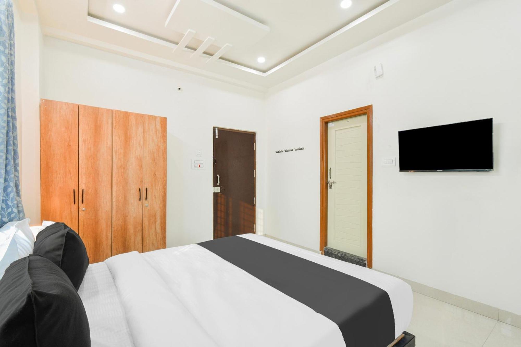 Super Townhouse Kokapet Formerly Aarian Tej Nilayam Gundipet Buitenkant foto