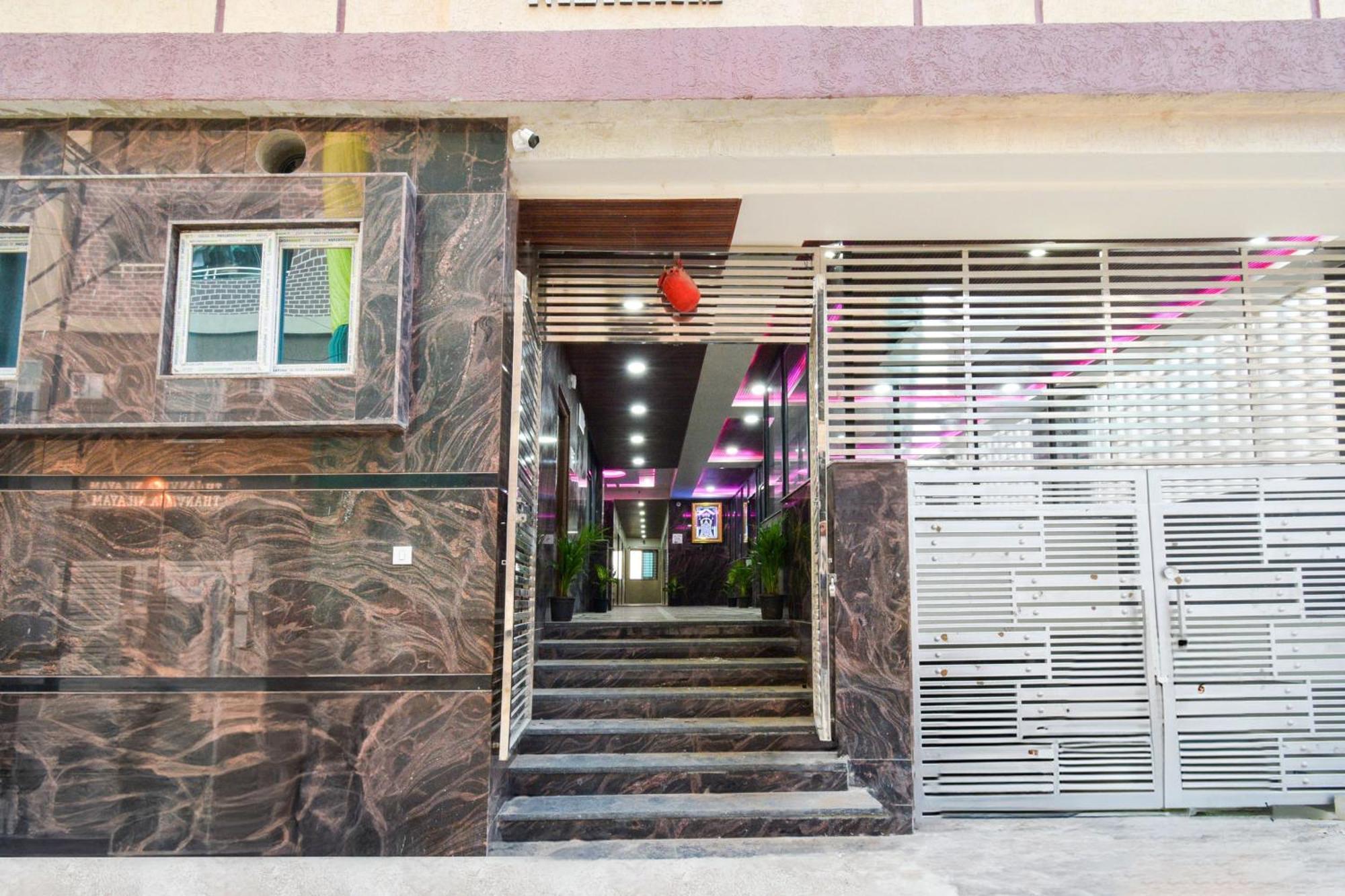 Super Townhouse Kokapet Formerly Aarian Tej Nilayam Gundipet Buitenkant foto