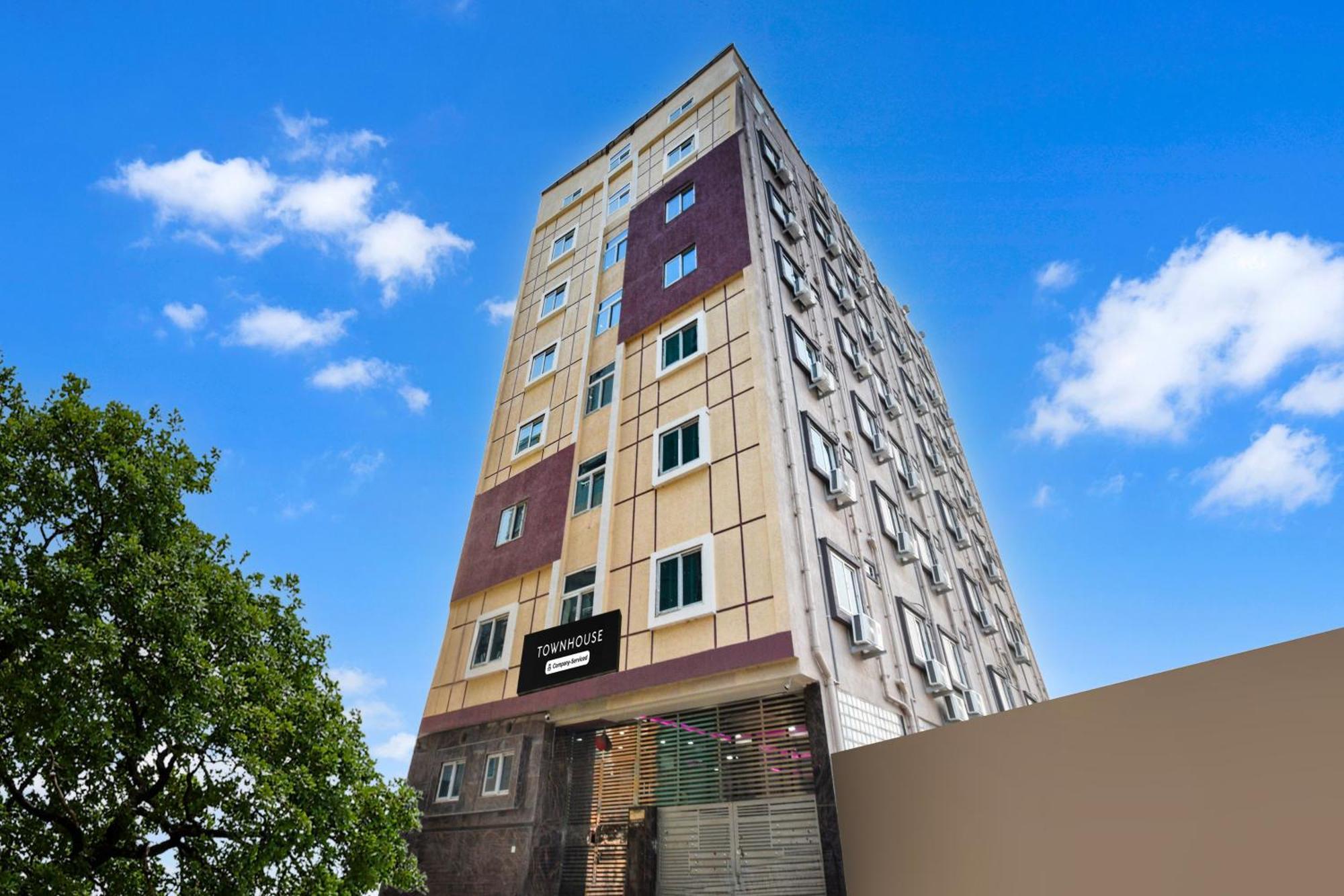 Super Townhouse Kokapet Formerly Aarian Tej Nilayam Gundipet Buitenkant foto