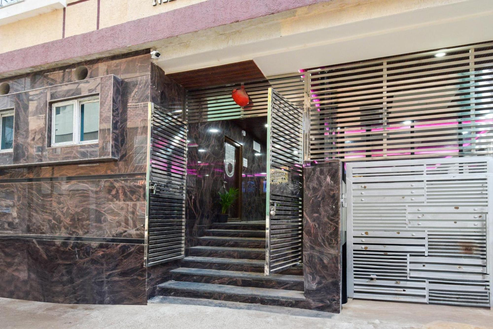 Super Townhouse Kokapet Formerly Aarian Tej Nilayam Gundipet Buitenkant foto
