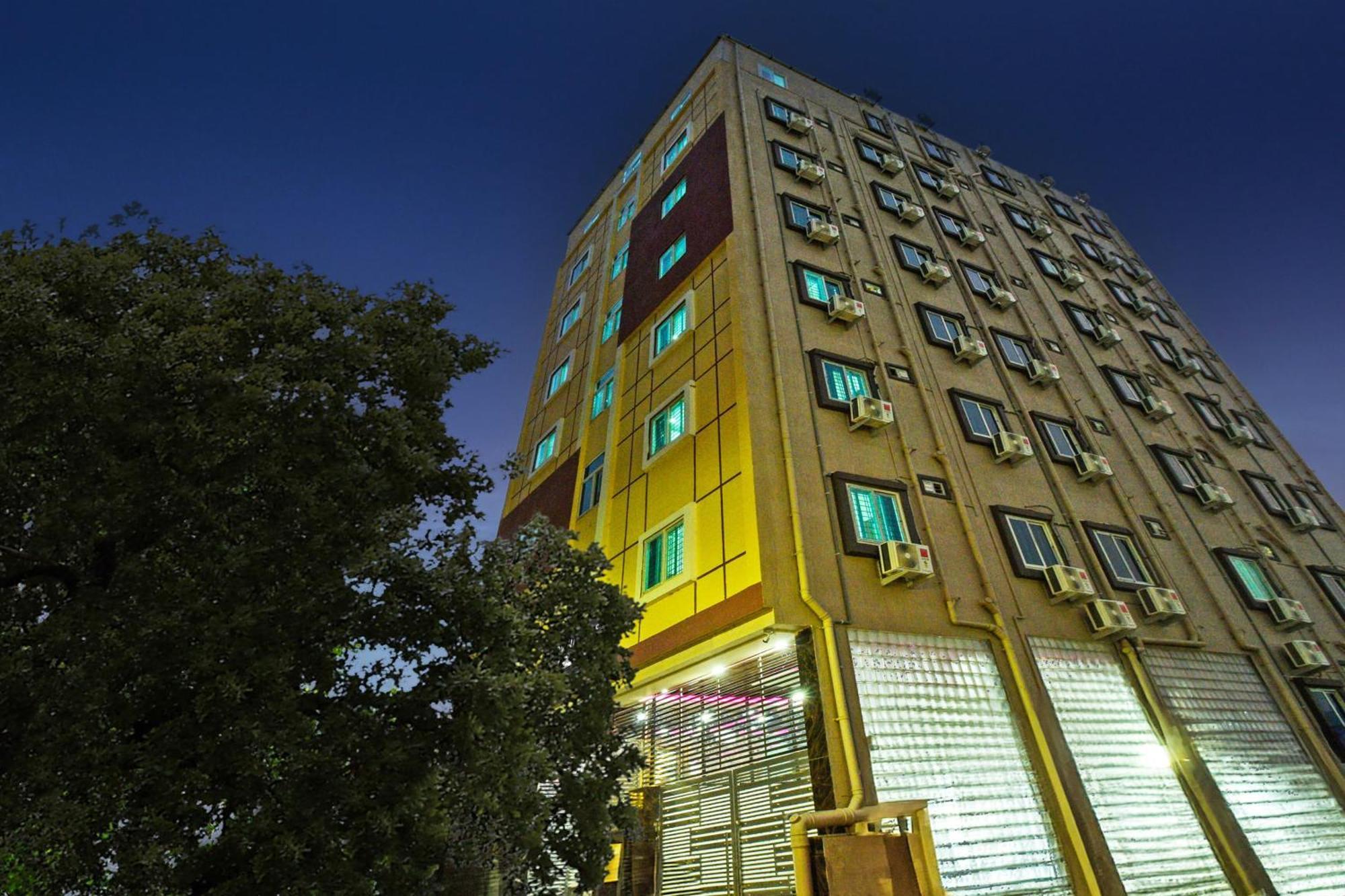 Super Townhouse Kokapet Formerly Aarian Tej Nilayam Gundipet Buitenkant foto