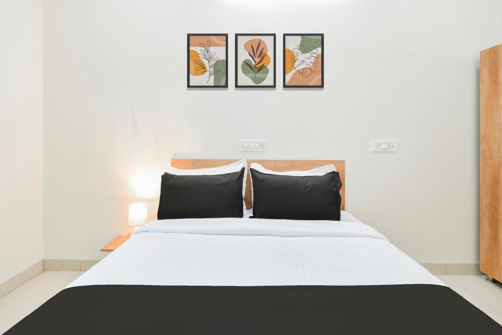 Super Townhouse Kokapet Formerly Aarian Tej Nilayam Gundipet Buitenkant foto
