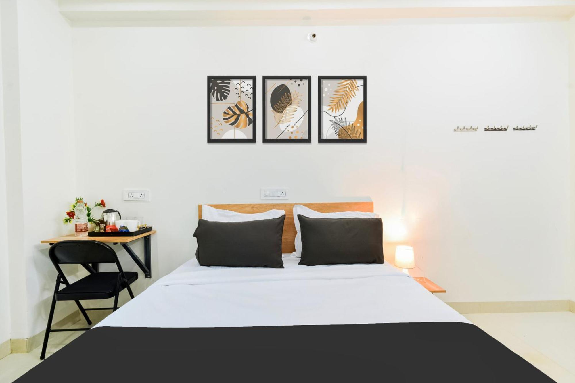 Super Townhouse Kokapet Formerly Aarian Tej Nilayam Gundipet Buitenkant foto