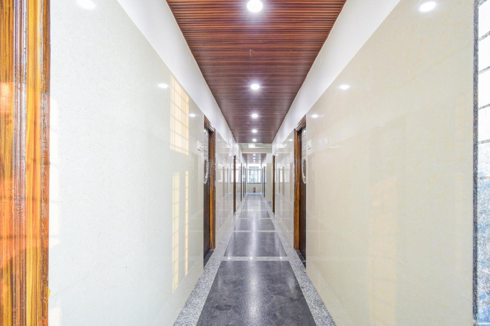 Super Townhouse Kokapet Formerly Aarian Tej Nilayam Gundipet Buitenkant foto