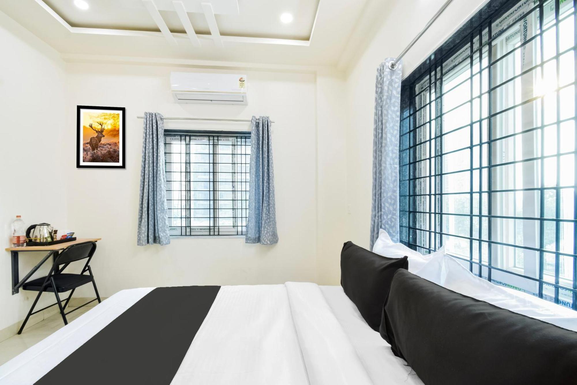 Super Townhouse Kokapet Formerly Aarian Tej Nilayam Gundipet Buitenkant foto